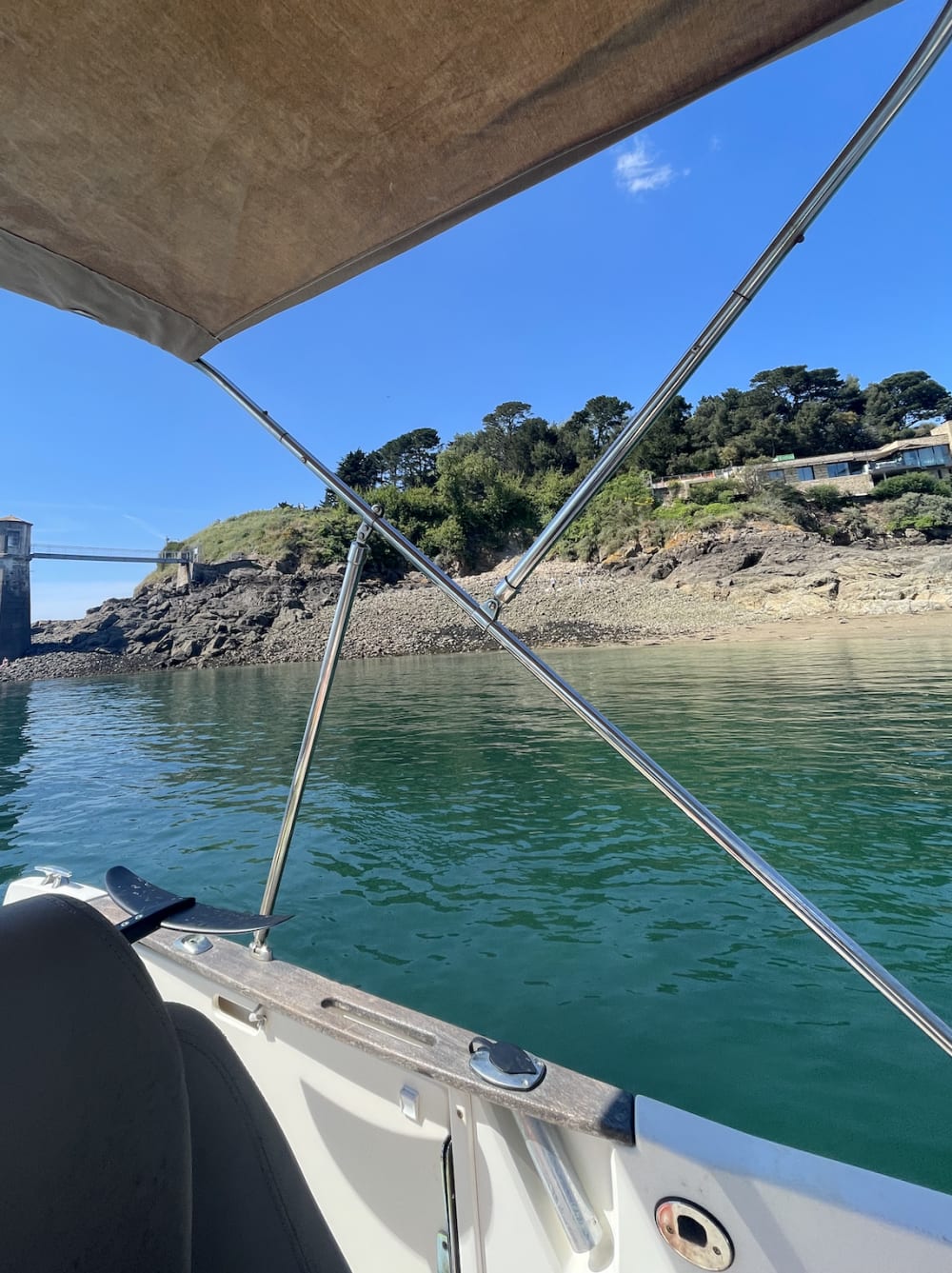 Une journée de co-navigation conviviale entre criques et plages secrètes !
