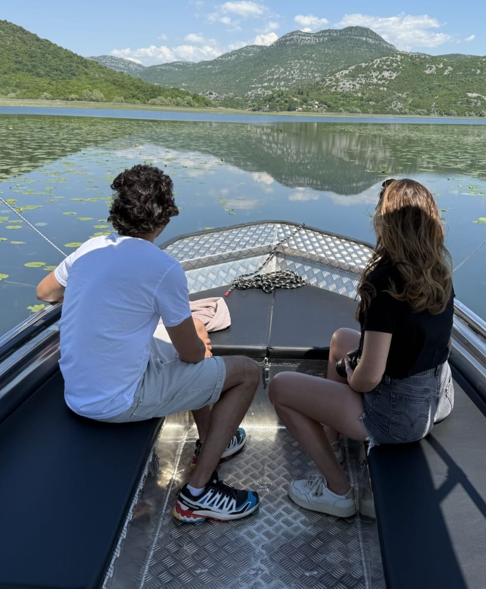 Escapada prolongada a Skadarsko Jezero: recorrido panorámico y de vida silvestre en barco de 2 horas