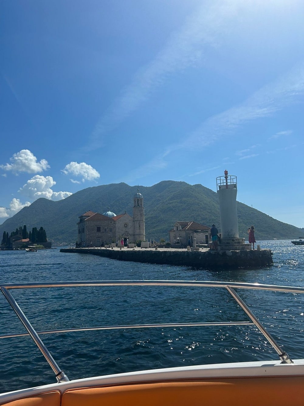 Excursion d'une demi-journée à la découverte de la baie de Tivat avec villages et îles (8 passagers maximum)