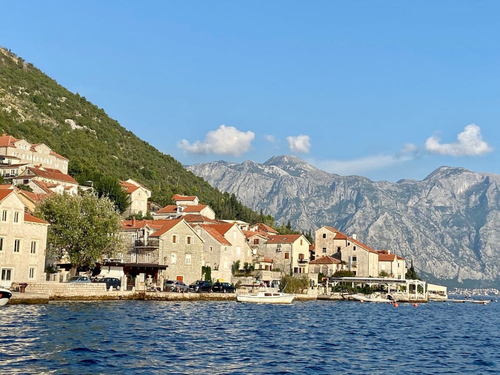 Excursion privée en bateau de 4 heures – Aventure sur mesure dans la baie de Kotor (8 passagers maximum)