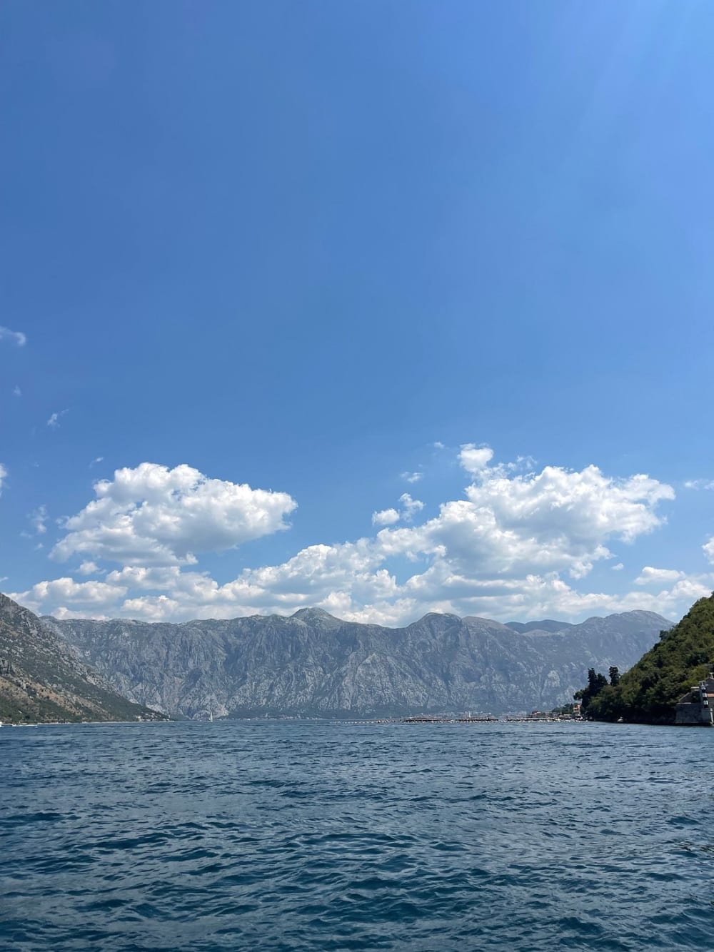 Aventure d'une journée dans la baie de Boka&nbsp;: grotte bleue, îles Mamula et Tivat (8&nbsp;passagers maximum)