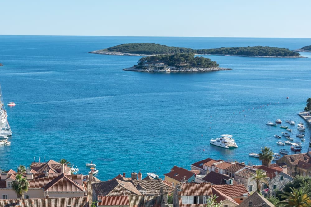 Scopri i tesori dorati della Croazia: avventura in motoscafo a Bol, Zlatni Rat e Hvar