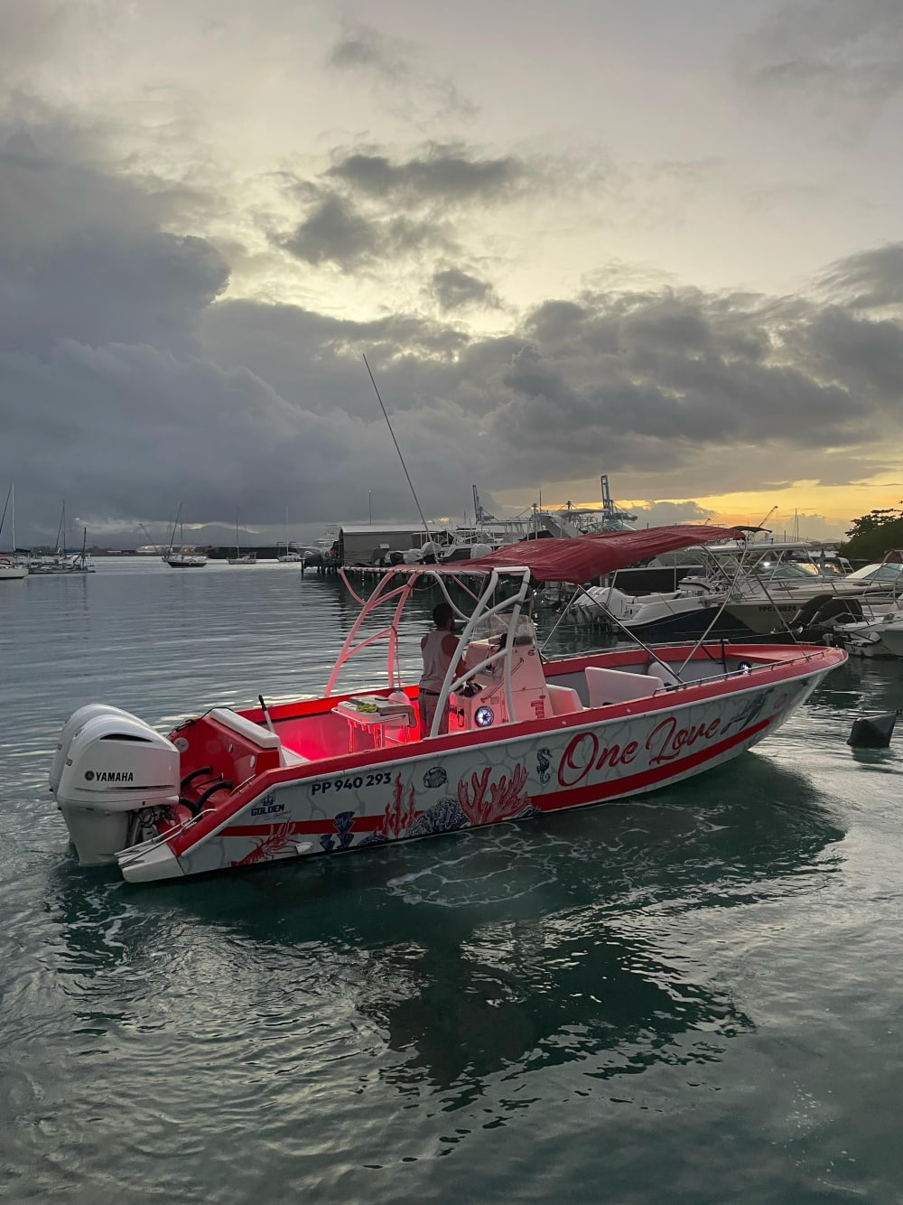 Vivez un coucher de soleil magique en mer, entre détente et émerveillement sur la mer des Caraïbes