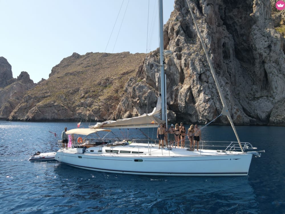 Geheime Buchten im Süden Ibizas: Sonnenuntergangssegeln mit Blick auf Es Vedrà