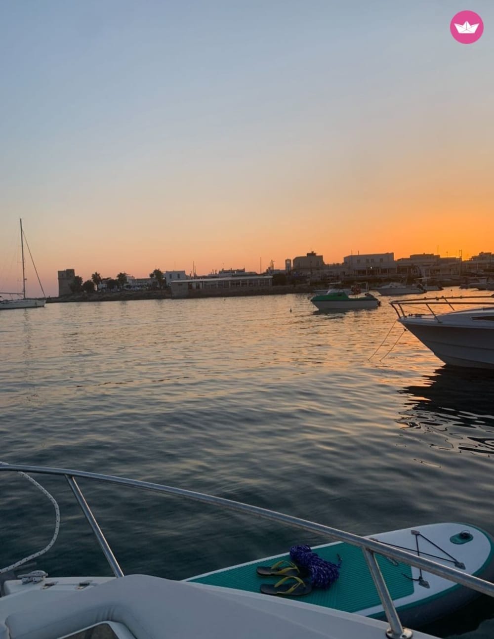 Sonnenuntergang über dem Meer: Gallinara und die Burg