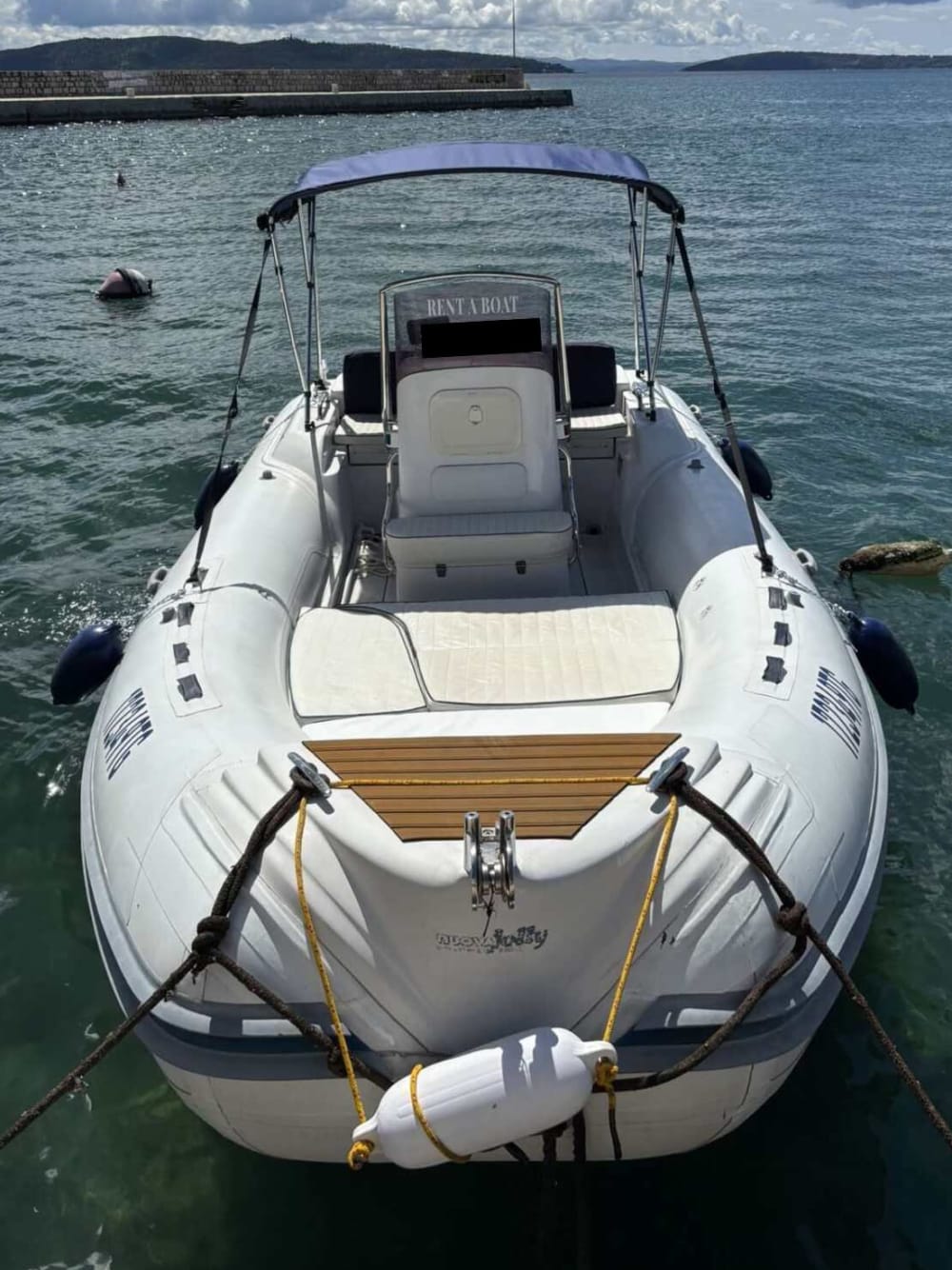 Insel-Abenteuer Hvar: Rote Felsen, Weinprobe und Tour zu geheimen Höhlen