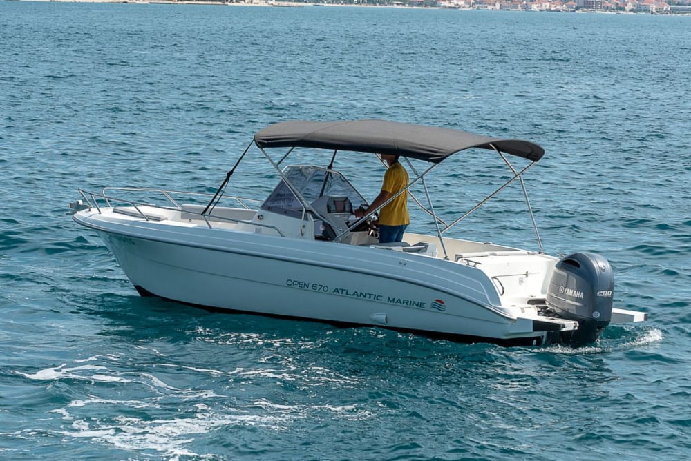 Escursione di mezza giornata in motoscafo: Laguna Blu e la storica Trogir da Spalato