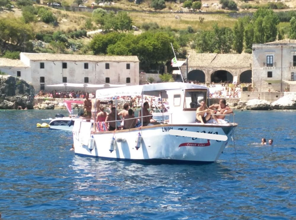 Tesori del Golfo: Avventura di Mezza Giornata tra Grotte e Tonnare
