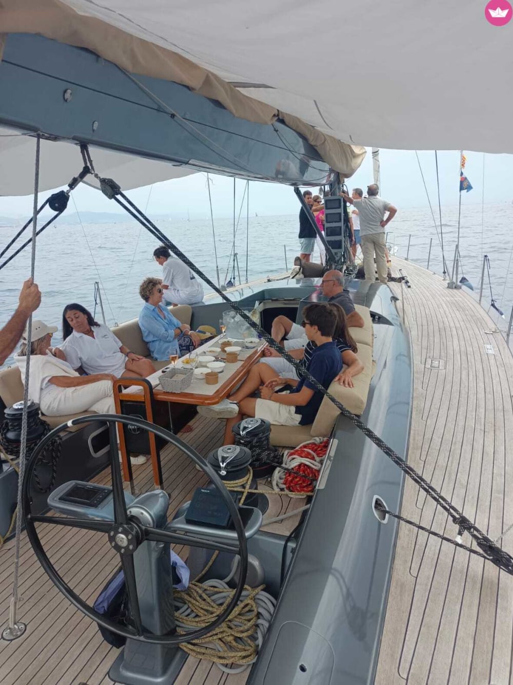 Goditi Barcellona dal mare con Vermouth e Aperitivo