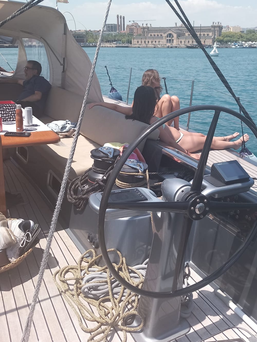 Esperienza completa: tour in barca a vela + pranzo al ristorante Altamar