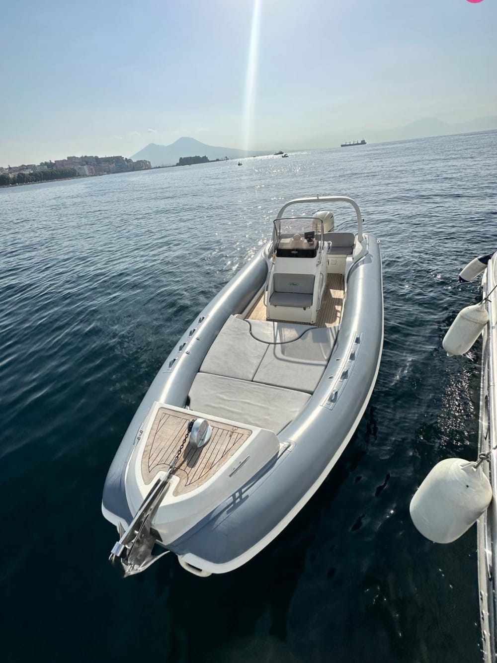 L'Autenticità di Procida: Giro Completo dell'Isola in Gommone