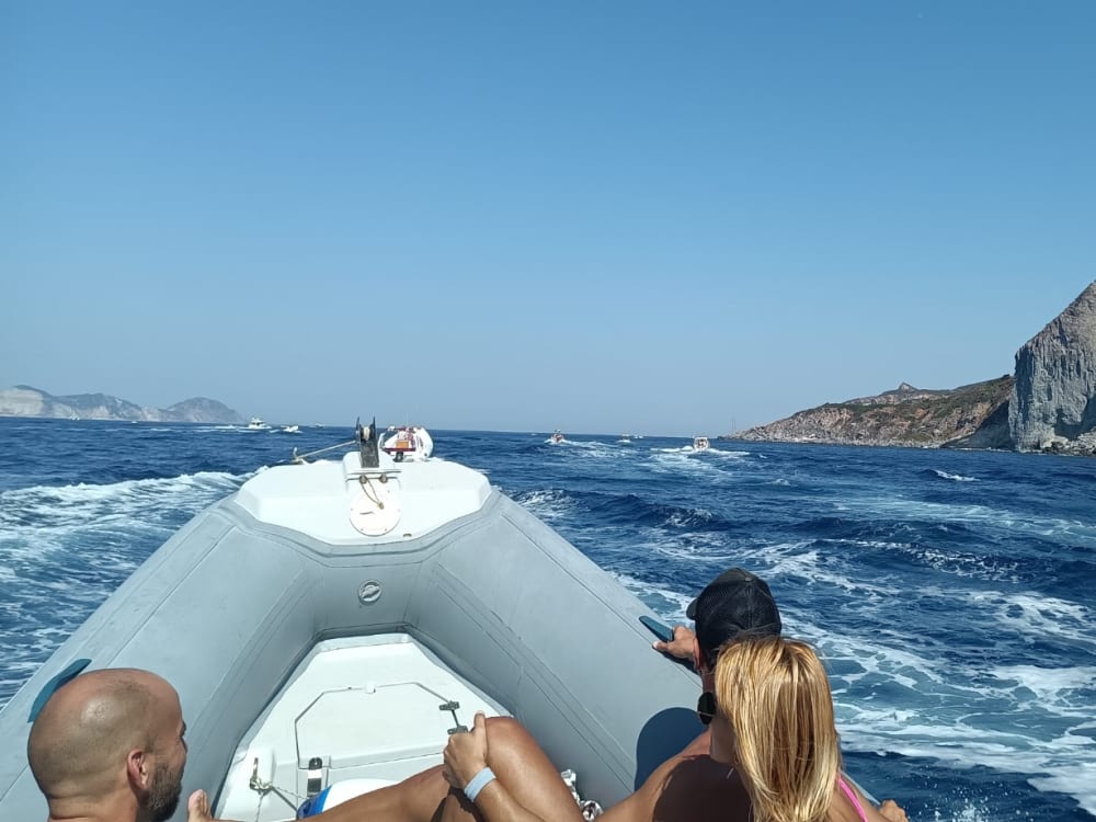 Isole Pontine: Un Sogno Blu tra Ponza e Palmarola