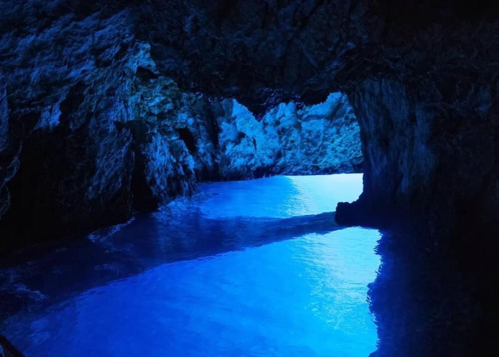 Hvar: tour privato in motoscafo della Grotta Azzurra e di Vis