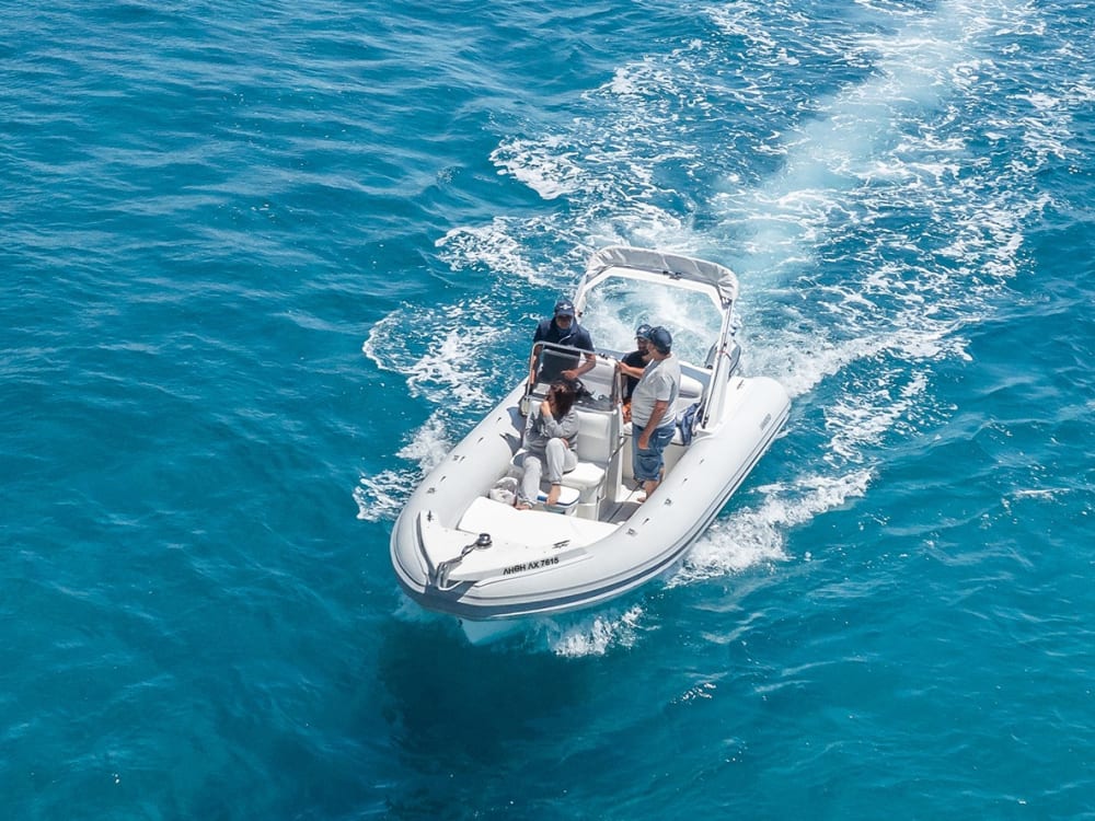 Explora Kleftiko y sus cuevas: tour de 5 horas