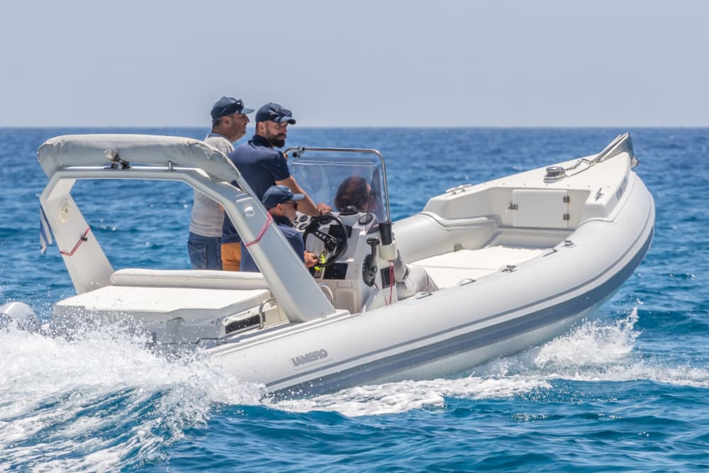 7-stündige farbenfrohe Inseltour rund um Milos und Polyaigos