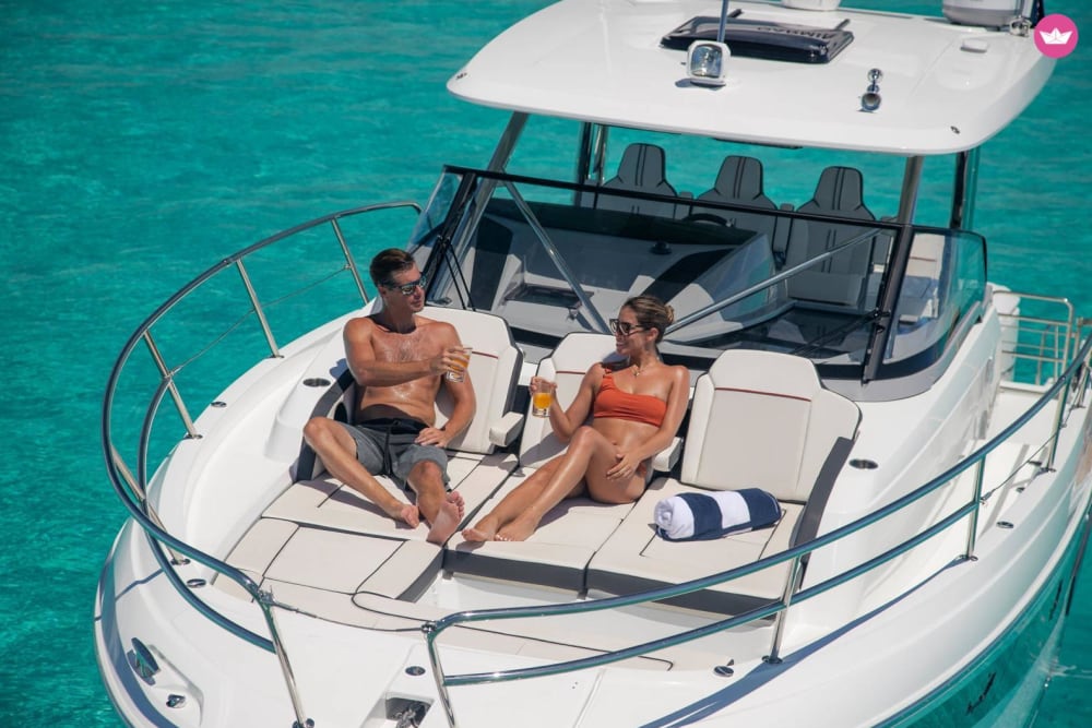 Évasion en mer : une journée paradisiaque entre plages secrètes et eaux cristallines !