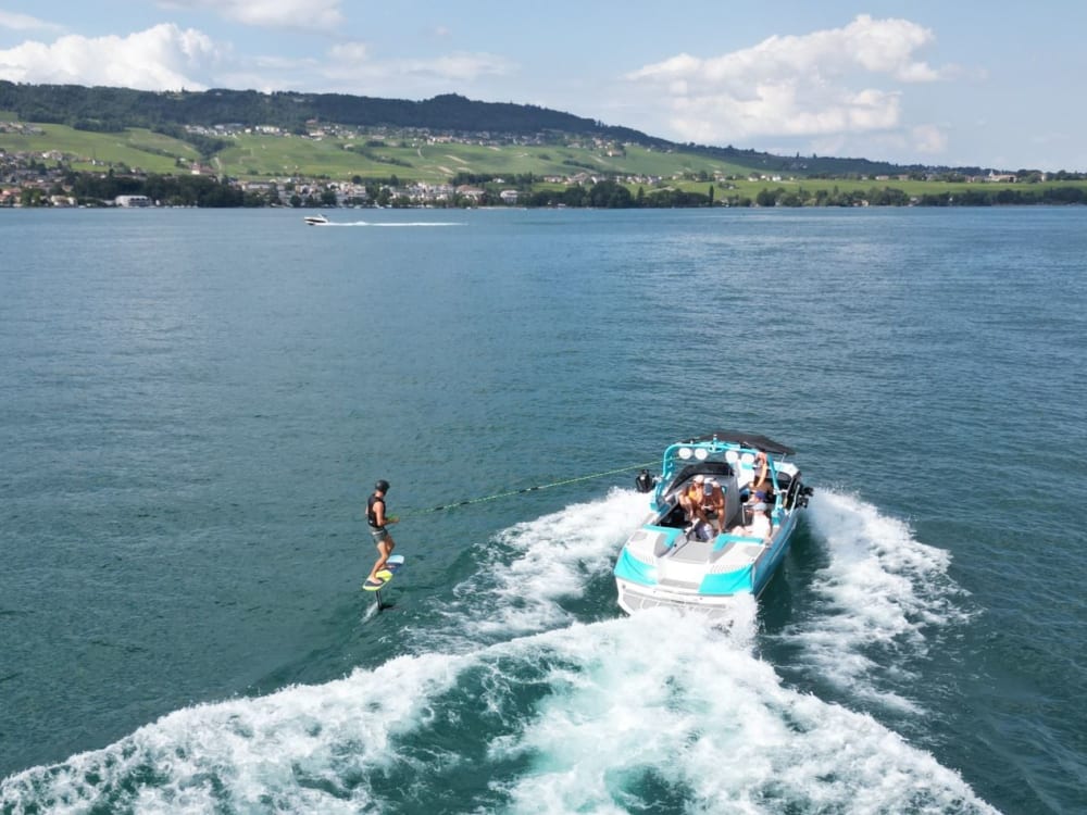 Full day on Lake Geneva: skiing, relaxation and the great outdoors