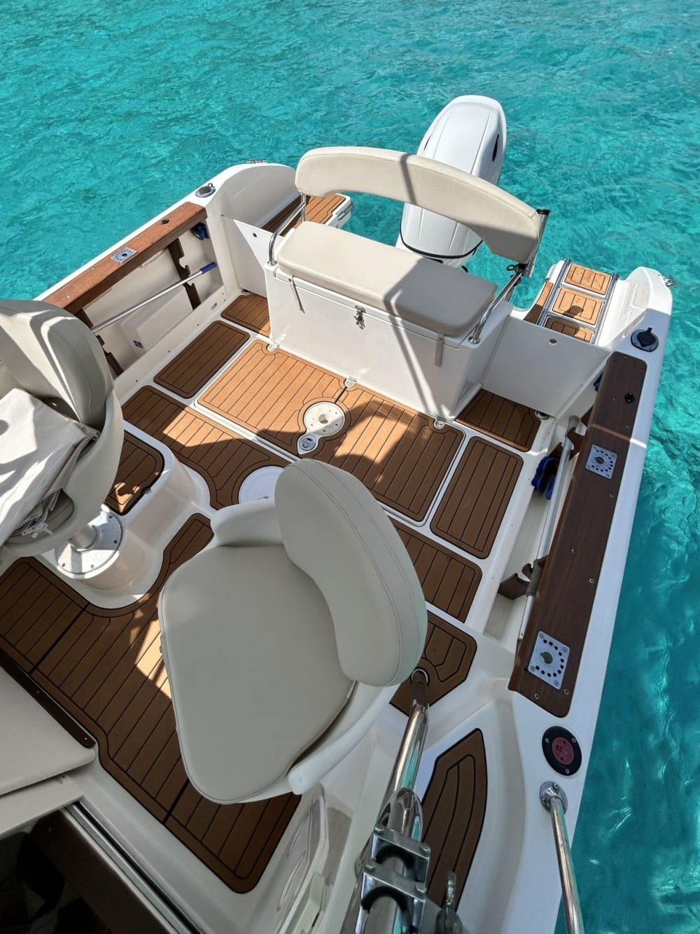 Esplora Maiorca via mare: tour privato di 8 ore in barca per l'intera giornata