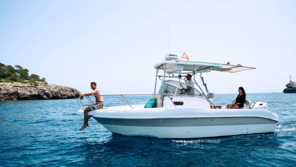 Momenti nel Mediterraneo: crociera di 4 ore con snorkeling e rinfreschi