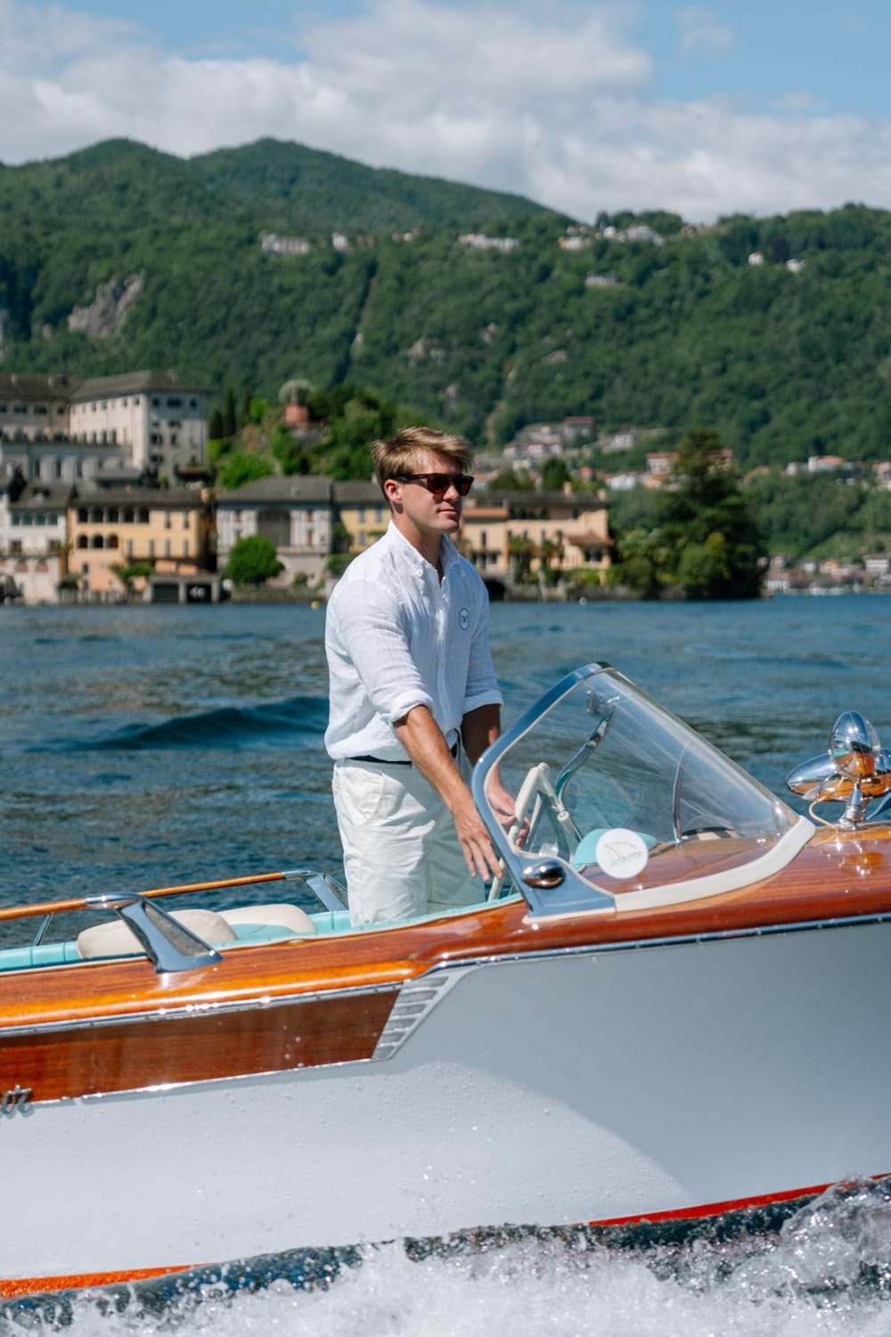 Ein romantischer Abendausflug auf dem Ortasee – Riva Junior Sunset Cruise