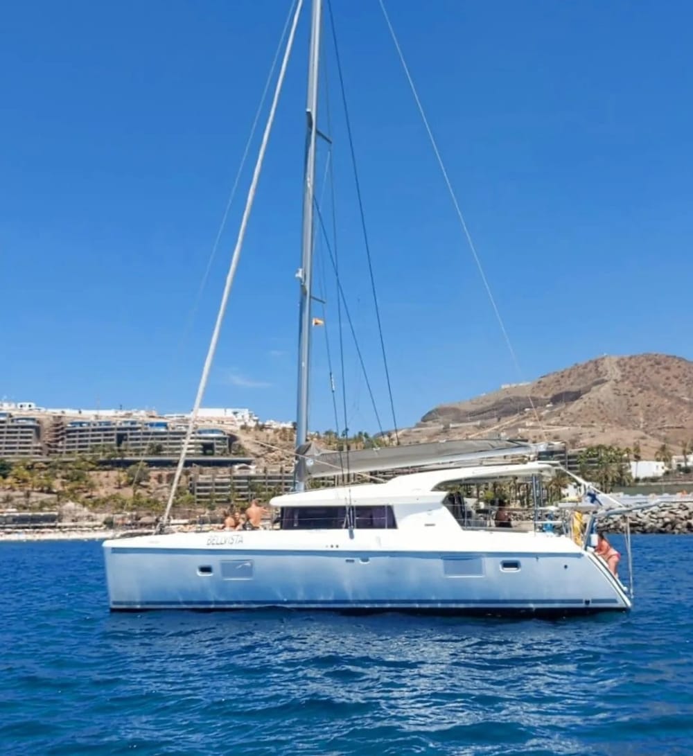 Island Vibes: 4 Hours of Sea, Sun & Flavors