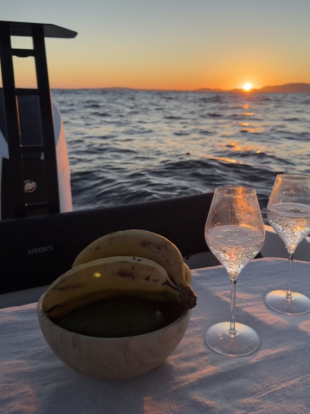 Traslado acuático VIP: Bahía de Palma ¡Evite el tráfico y navegue como un auténtico jefe del Mediterráneo!