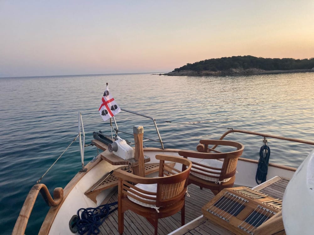 Ontbijt op het water – Ochtenduitje & zwemmen vanuit Figari