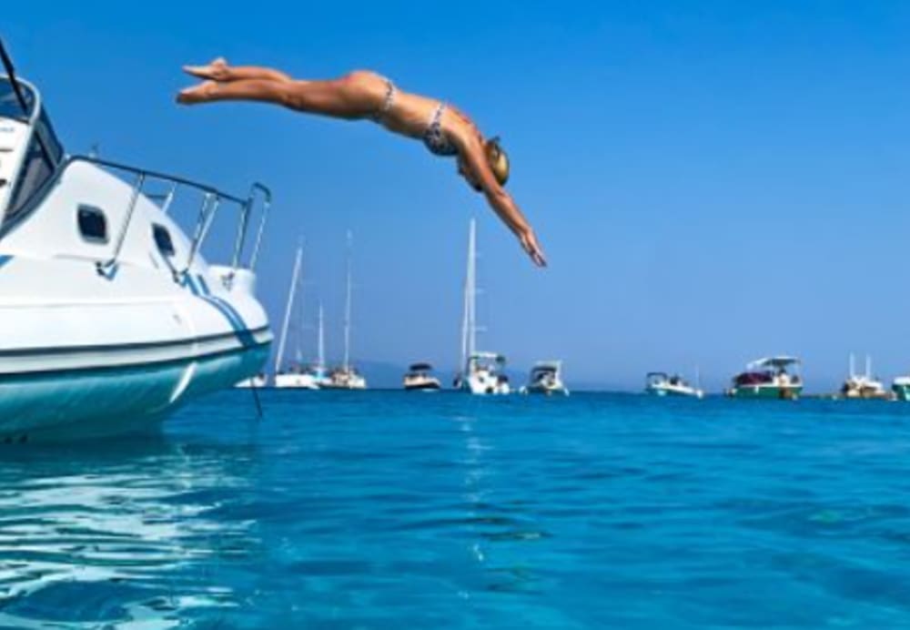 Explore Hidden Paradises: Full-Day Paxos & Antipaxos Boat Tour from Parga