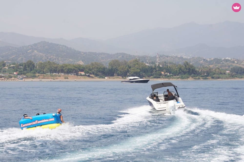 ¡Alquiler de barco de 4 horas con 1 hora de actividades acuáticas incluidas! 💦 
Donut y wakeboard :)