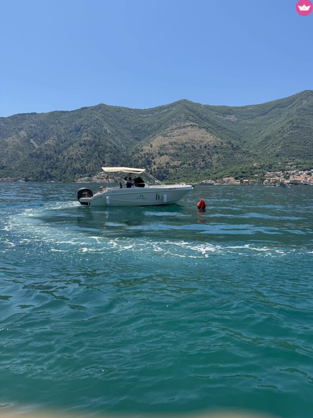 Blaue Stunde Bucht-Kreuzfahrt