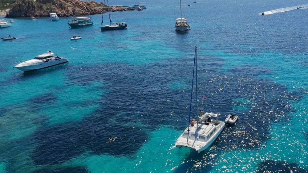 Excursion en catamaran aux îles de la Maddalena avec déjeuner et apéritif sarde