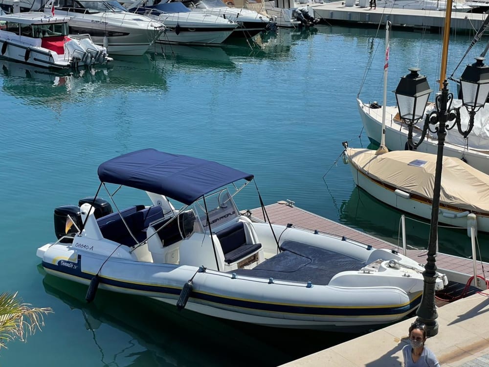 L'ora d'oro sulla Riviera: tour privato in barca al tramonto