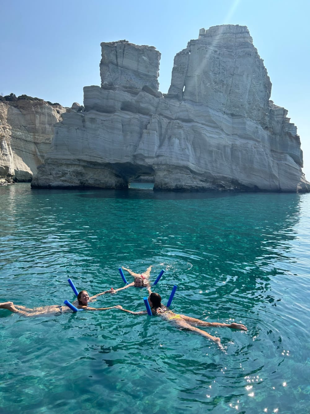 Κλέφτικο: Ιστιοπλοΐα, κολύμπι και φαγητό σε κρησφύγετο πειρατών