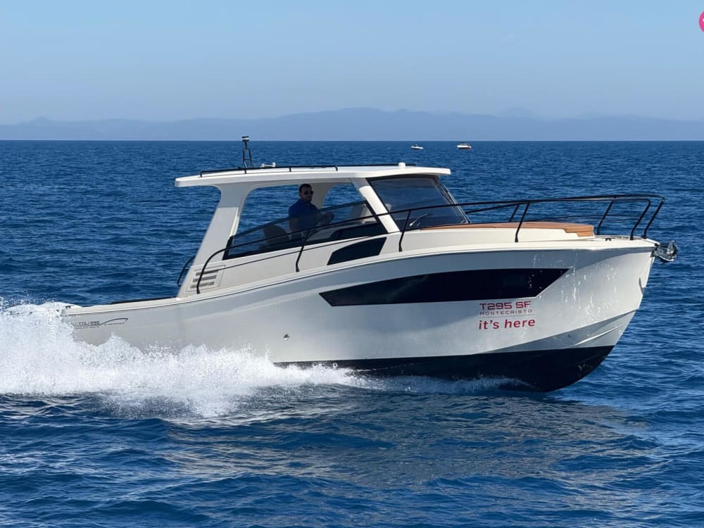 Exclusive sports tour: ancient fishing techniques, aperitif, and relaxation in the Bergeggi reserve