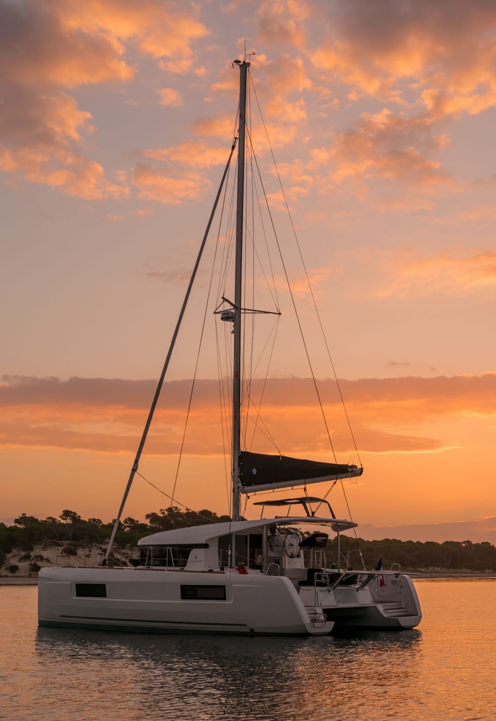 Ιδιωτική κρουαζιέρα στο ηλιοβασίλεμα με ένα καταμαράν υψηλής ποιότητας στη Χαλκιδική