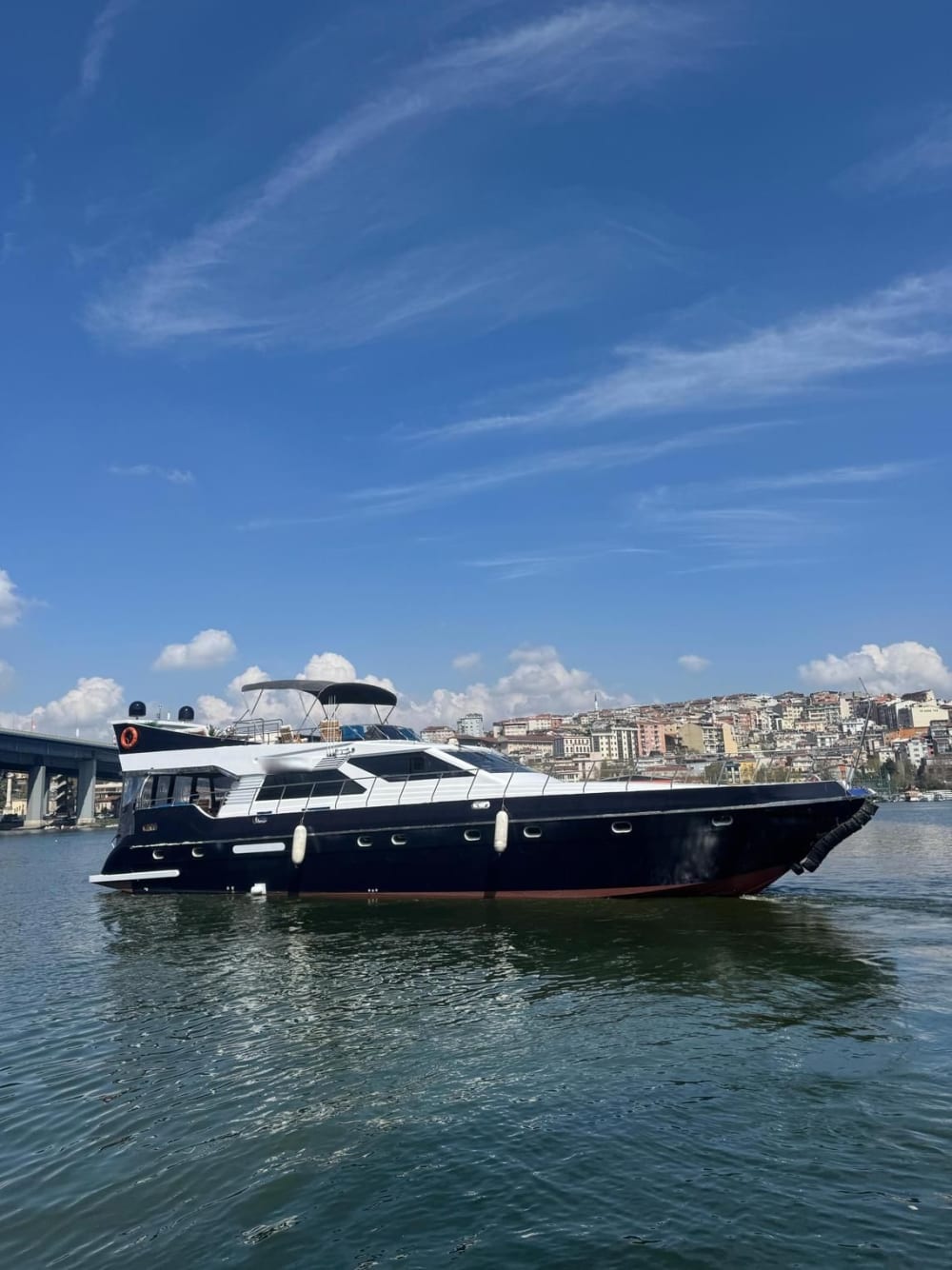 4-hour Bosphorus tour on a large yacht