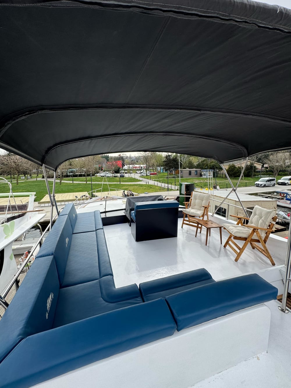4-hour Bosphorus tour on a large yacht