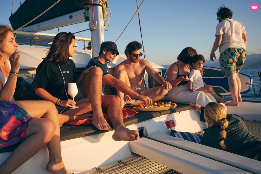 Dîner-croisière au coucher du soleil à Nauplie – Romance et saveurs en mer