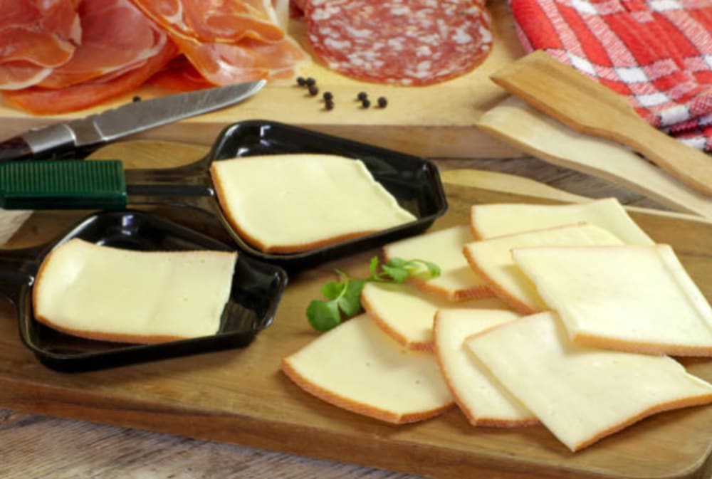 Schweizer Raclette-Bootstour – 90 Minuten auf einem historischen Kajütkreuzer