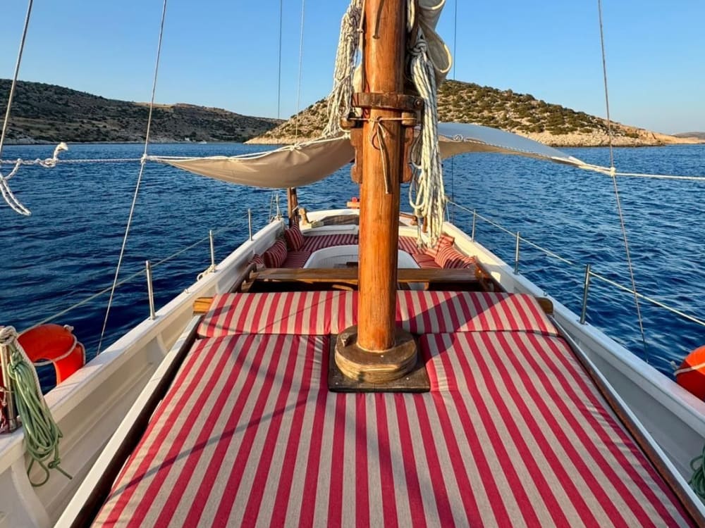 Luxury Dinner Cruise – Caves, Coves & Catch of the Day With Private Chef