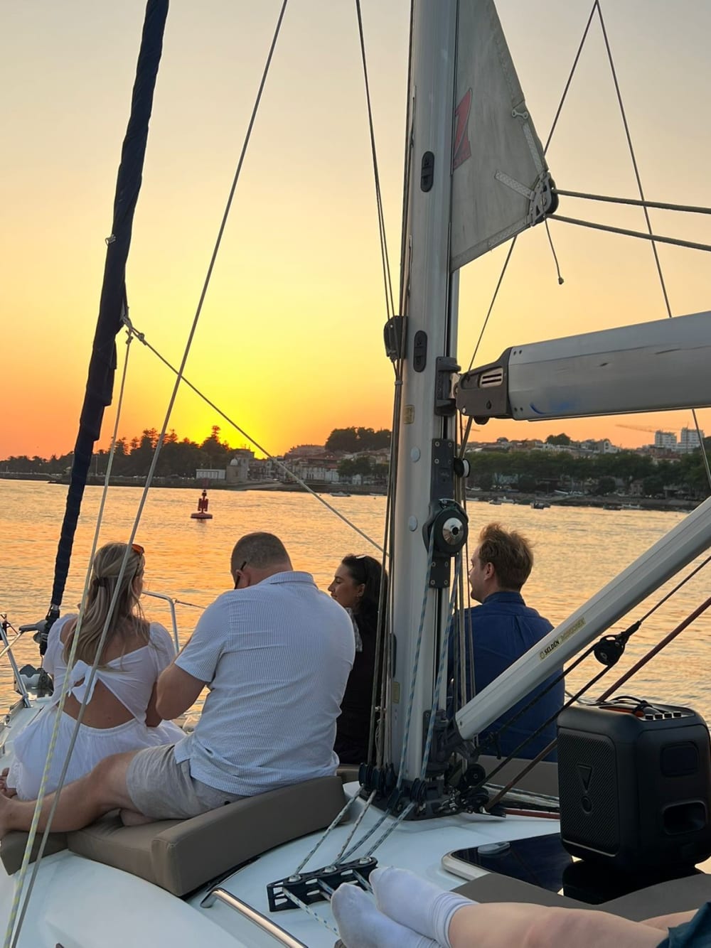 Heure d'or en voilier&nbsp;: une excursion de 2&nbsp;heures au coucher du soleil, idéale pour terminer la journée
