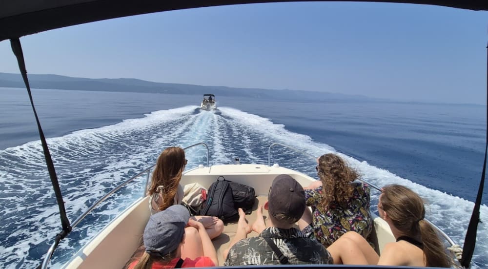 Nervenkitzel am Meer und ruhige Buchten: Eine Halbtagestour nach Hvar