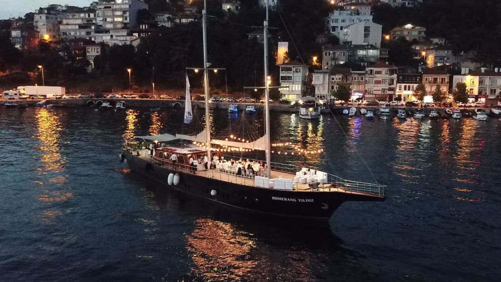 Half-Day Bosphorus Cruise VİP Gulet
