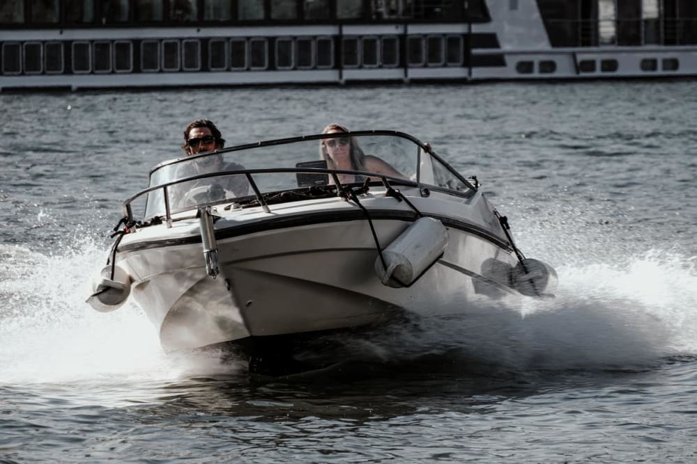 Basel Speedboat Tour – 60 Minuten Nervenkitzel pur auf dem Rhein