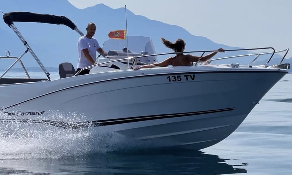 6-stündiges Hochseeangelabenteuer in der Bucht von Kotor mit Kapitän Aki