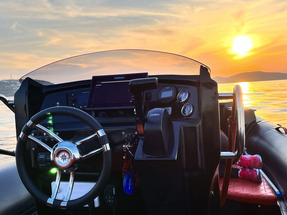 Full-Day South Coast Discovery Cruise & Blue Grotto Adventure