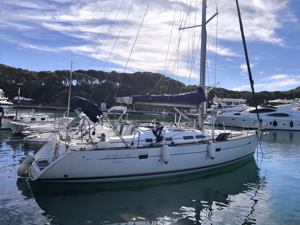 Costa Brava in 4 uur – Zeiltocht met snack en paddleboarden met Ariadne