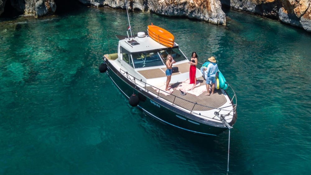 Proost op de bruidegom: de ultieme boottocht voor een vrijgezellenfeest