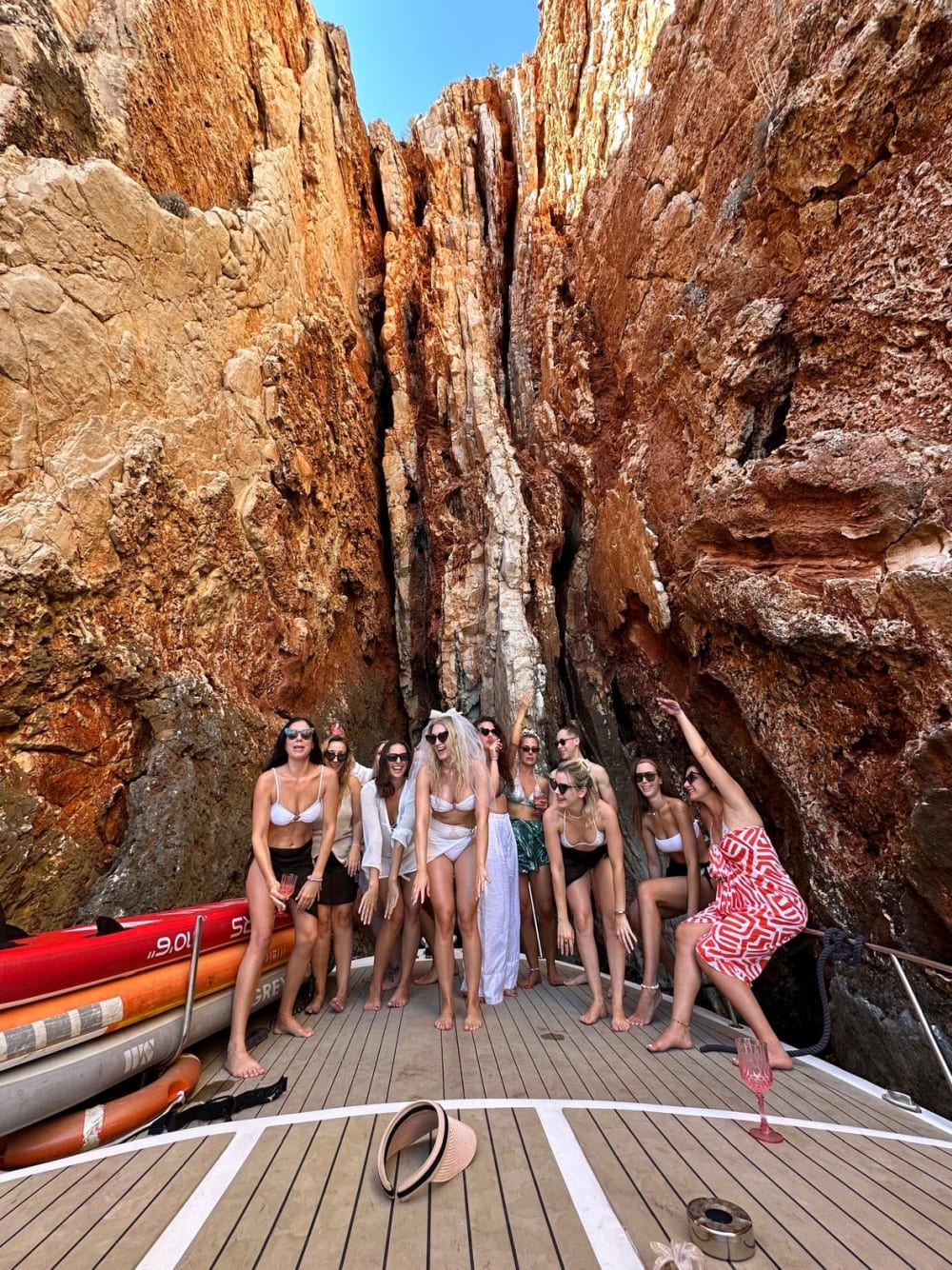 Proost op de bruidegom: de ultieme boottocht voor een vrijgezellenfeest