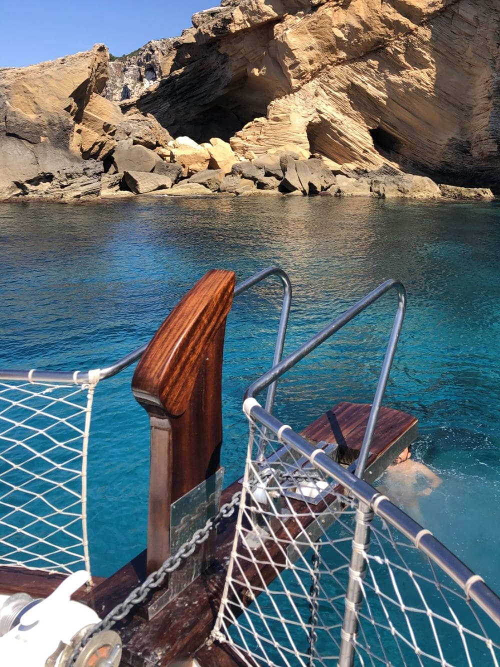 10 hours in paradise: explore the north of Menorca by boat